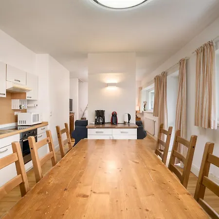 Haus By Alpine Host Helpers شقة